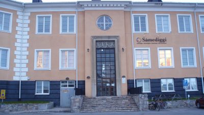 Bild på sametingets byggnad.