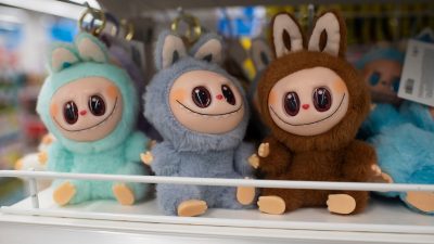 Falska labubudockor.